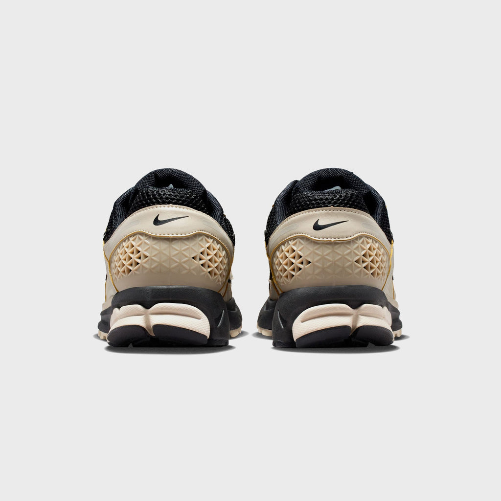 Nike Zoom Vomero 5 - Black / Cream II
