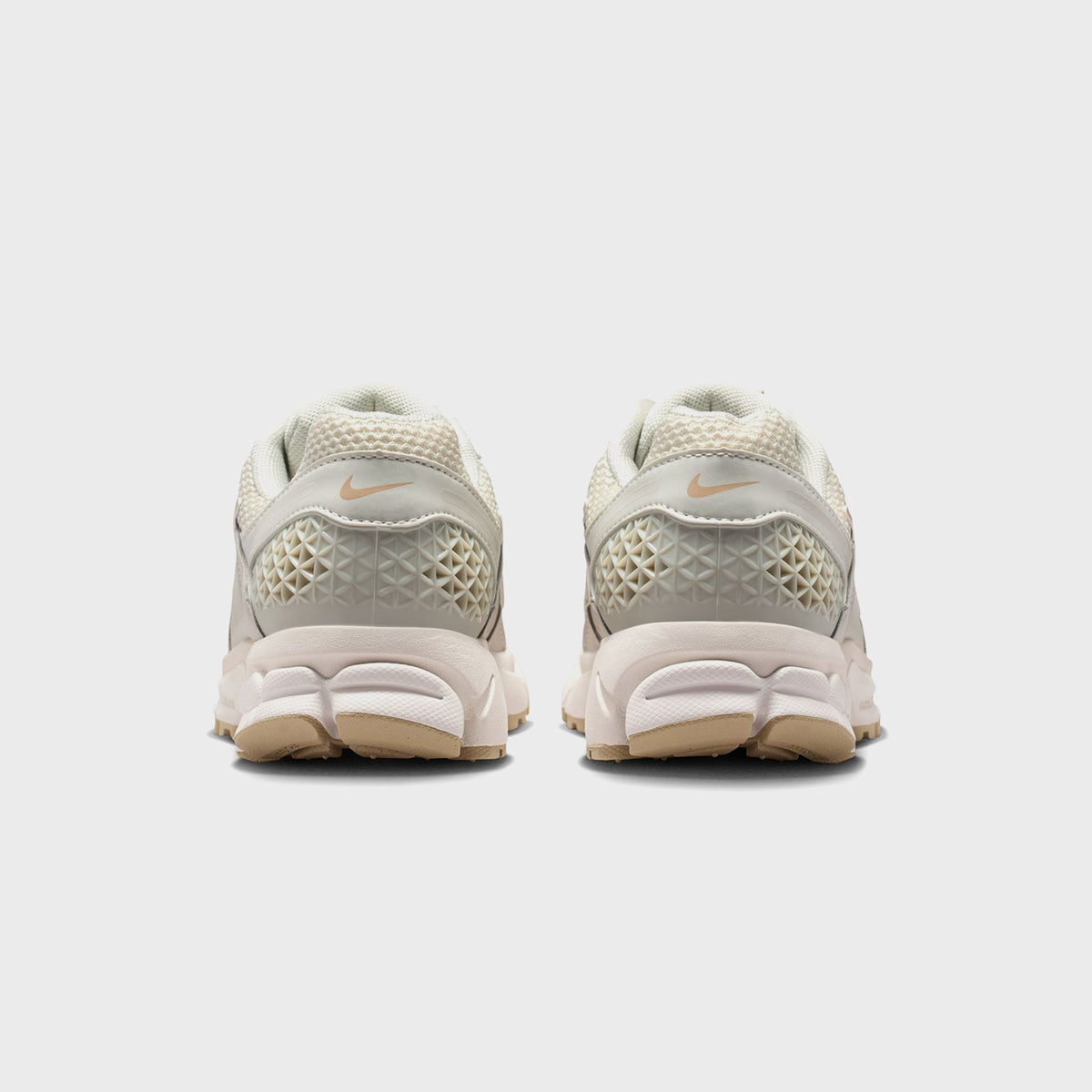 Nike WMNS Zoom Vomero 5 - Light Bone / Phantom