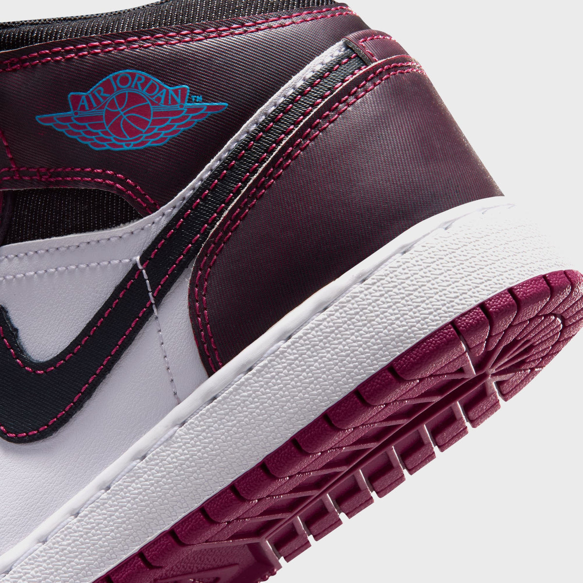 Jordan GS Air Jordan 1 Mid SE - Sweet Beet / Off Noir / White / Desert Pink