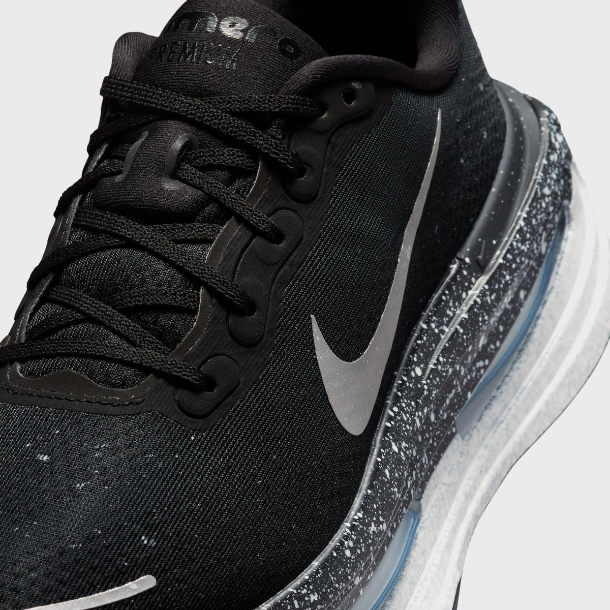 Nike WMNS Vomero Premium - Black / White / Metallic Silver