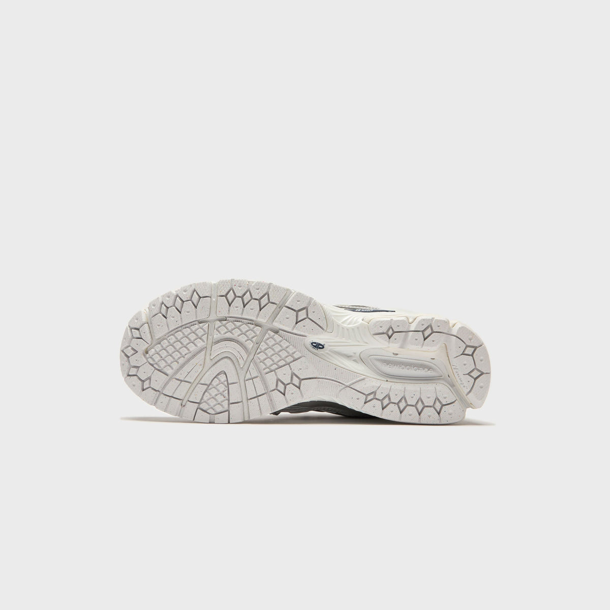 New Balance 1906R - White / Silver