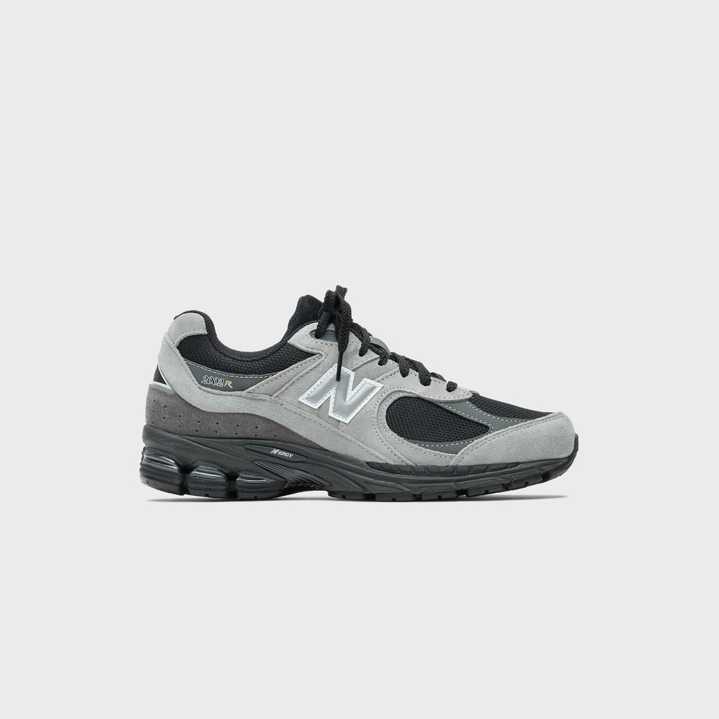 New Balance 2002R - Black / Silver Metallic