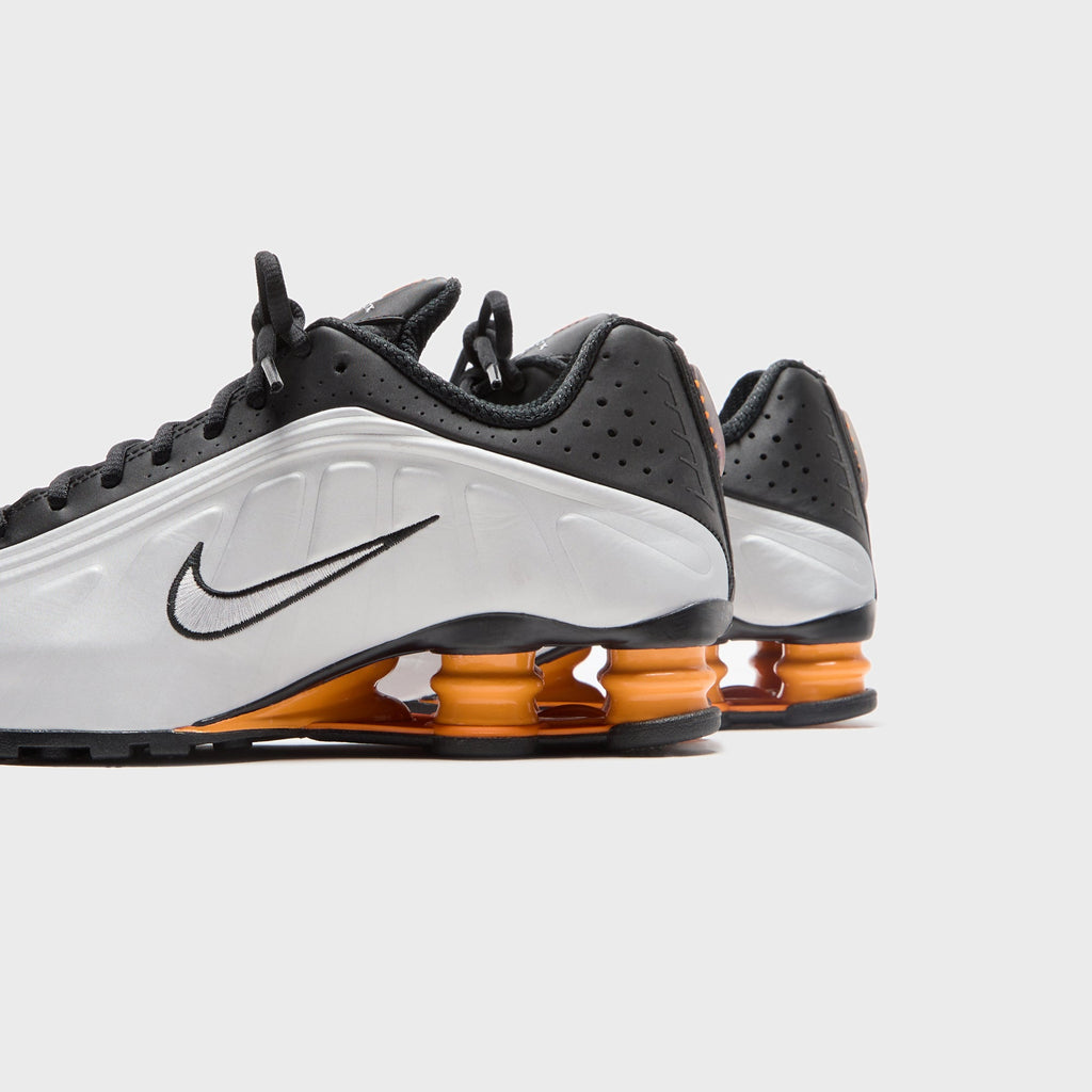 Nike Shox R4 - Black / Vast Grey / Bright Mandarin / Metallic Silver