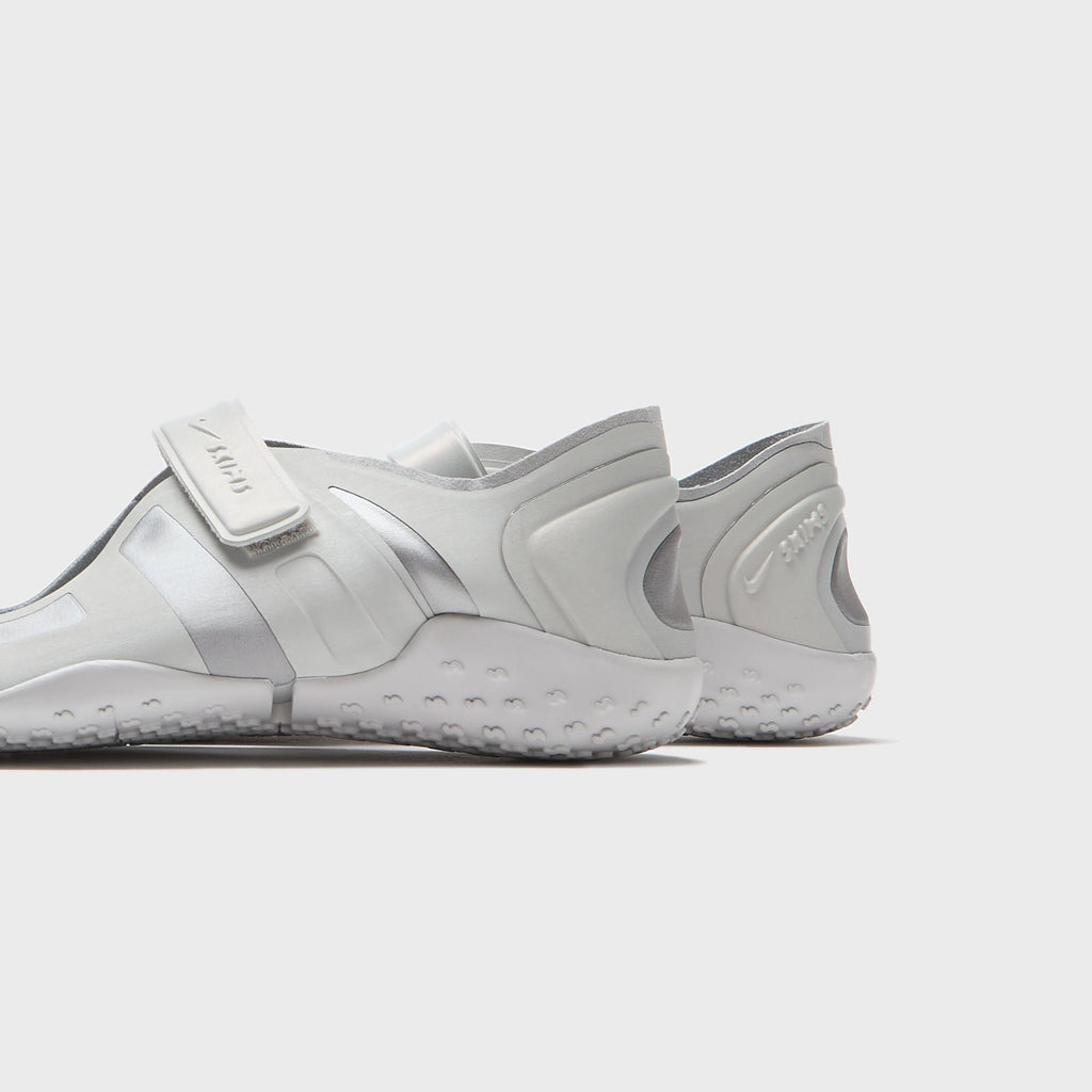 NikeSKIMS WMNS Rift Satin - Night Silver / Base Grey