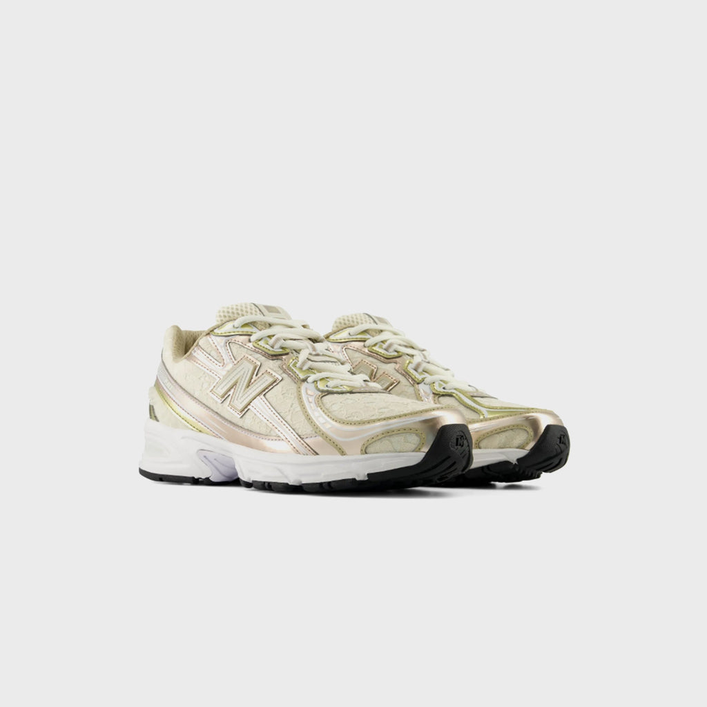 New Balance 740 - Sea Salt / Silver Metallic