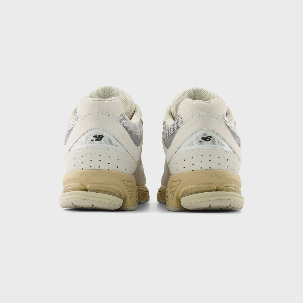 New Balance 2002R - Linen / Rain Cloud / Black Cement