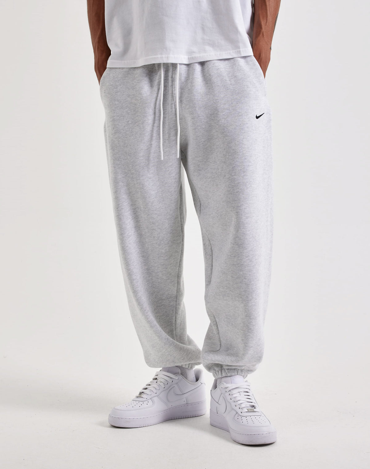 Nike Solo Fleece Cuffed Pants